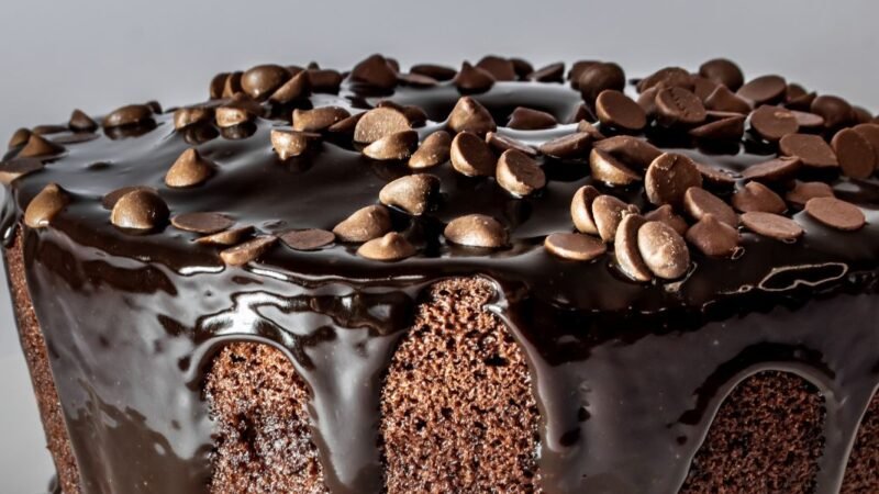 Bolo de Chocolate Molhadinho com Cobertura de Ganache 