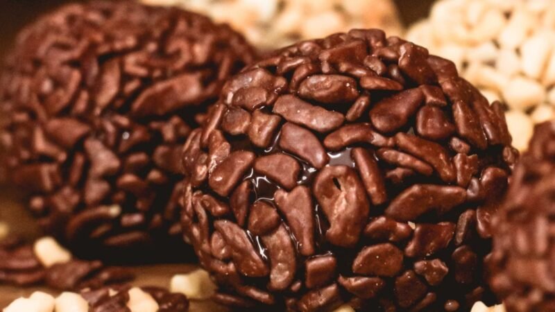 Como Fazer Brigadeiro Gourmet Perfeito – Receita Simples e Deliciosa