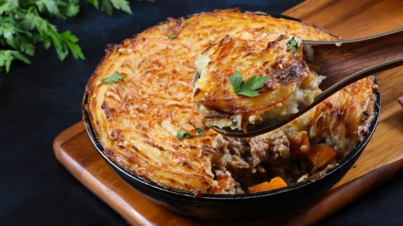 Escondidinho de Carne Seca com Purê de Mandioca 