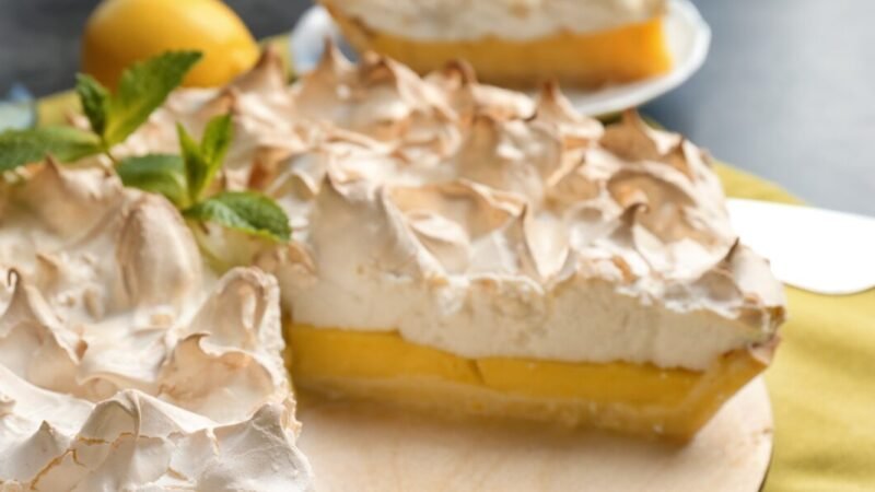 Torta de Limão Cremosa com Base Crocante – Receita Passo a Passo 